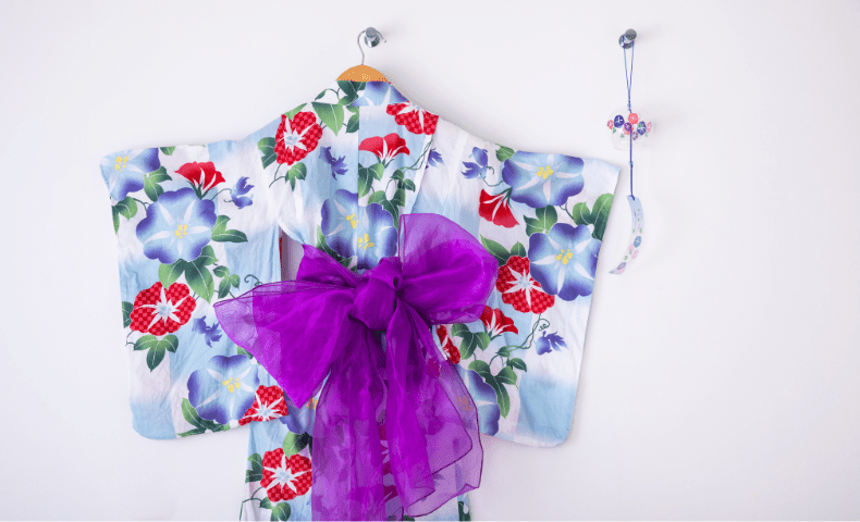 Lila Heko Obi auf Yukata