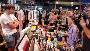 Fabi und glückliche Kunden bei todoki auf dem Japanmarkt