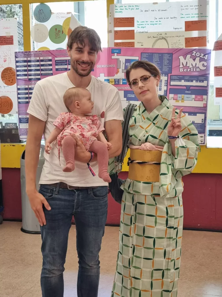 Fabi und seine Tochter Ayumi mit einer treuen Kimono-Kundin auf der MMC Berlin