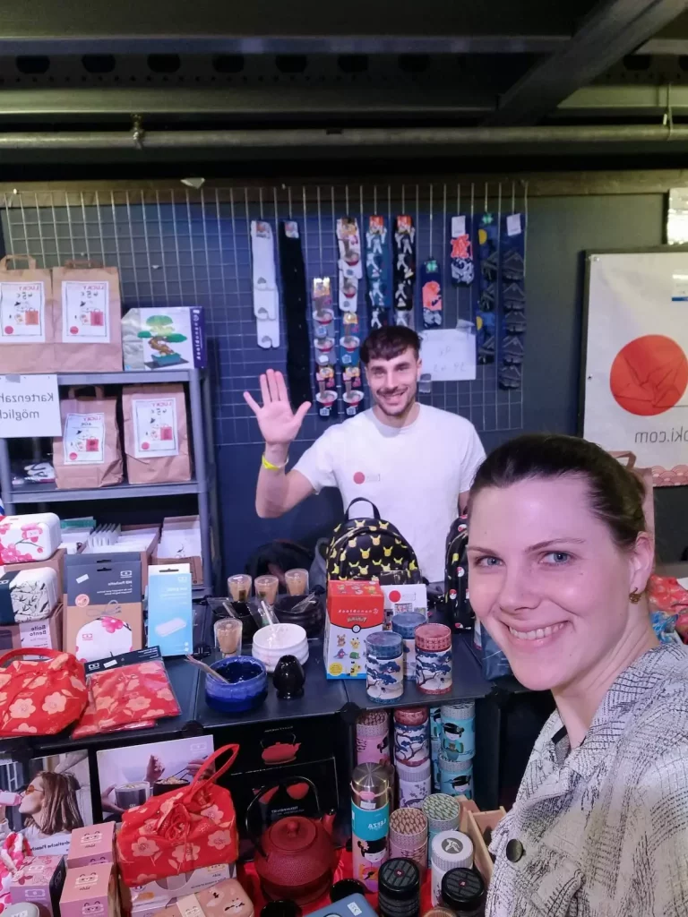 Selfie Foto von Anni und Fabi auf dem Japanmarkt Berlin am Stand von todoki
