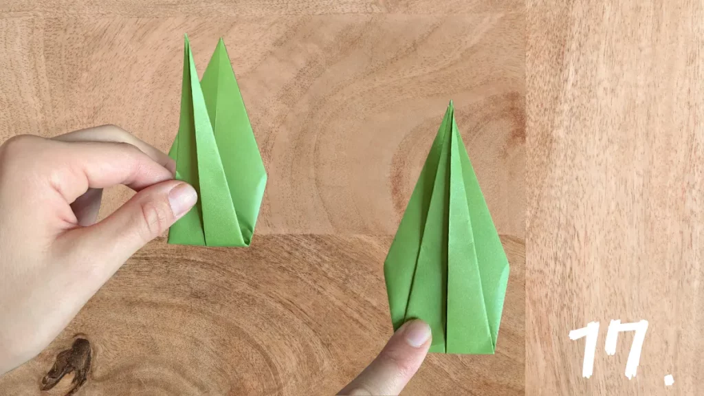 Origami Tulpe Blatt falten – Blatt entsteht am Papierstängel