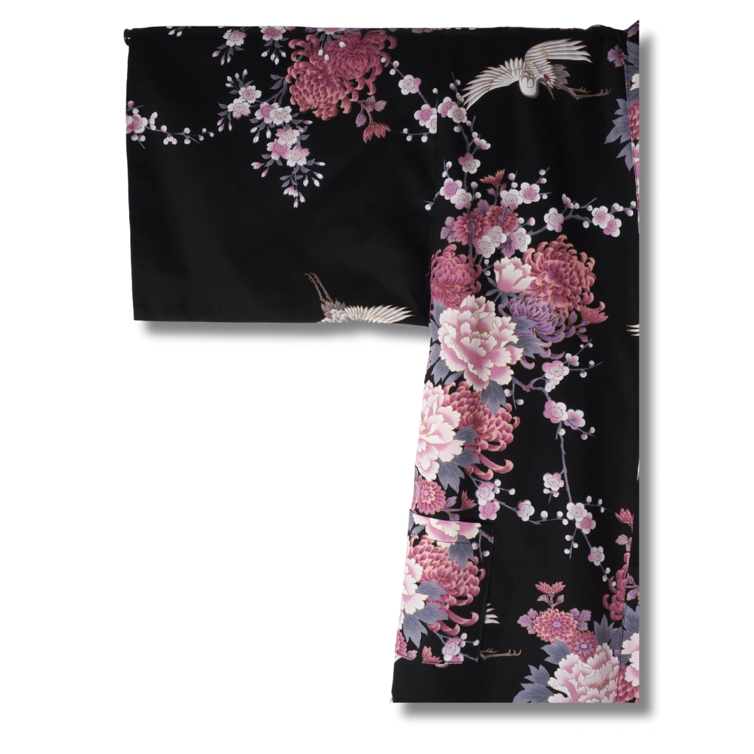 Damen Yukata kurz schwarz mit lila Blumen Damen Yukata kurz schwarz mit lila Blumen