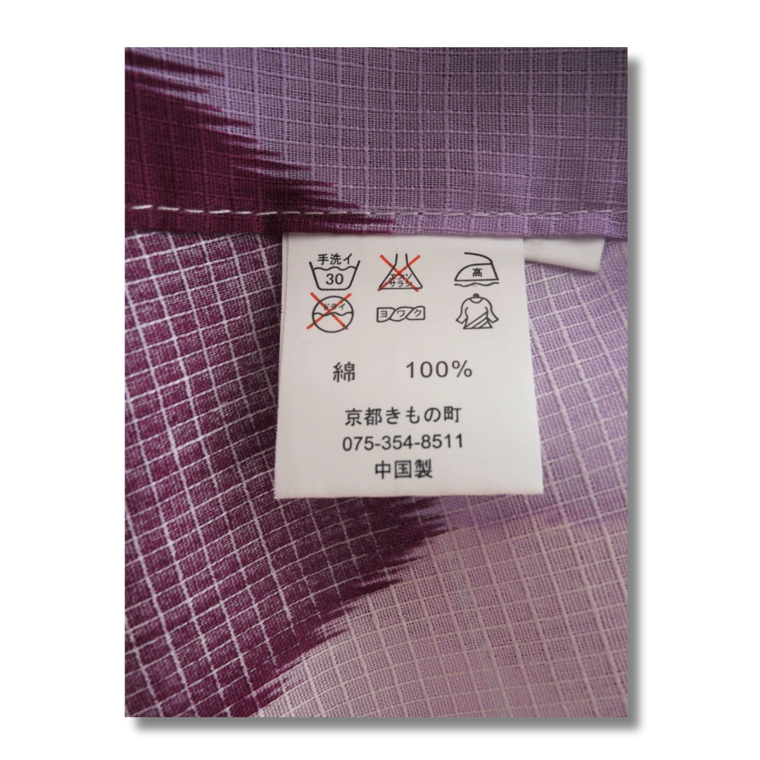 Damen Yukata mit lila Dreiecken Damen Yukata mit lila Dreiecken