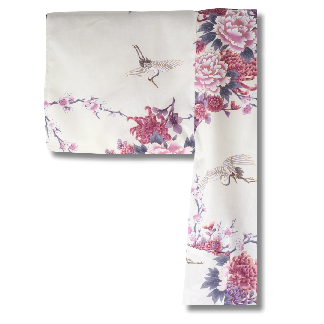 Kurzer Damen Yukata – Weiß mit lila Blüten Kurzer Damen Yukata – Weiß mit lila Blüten