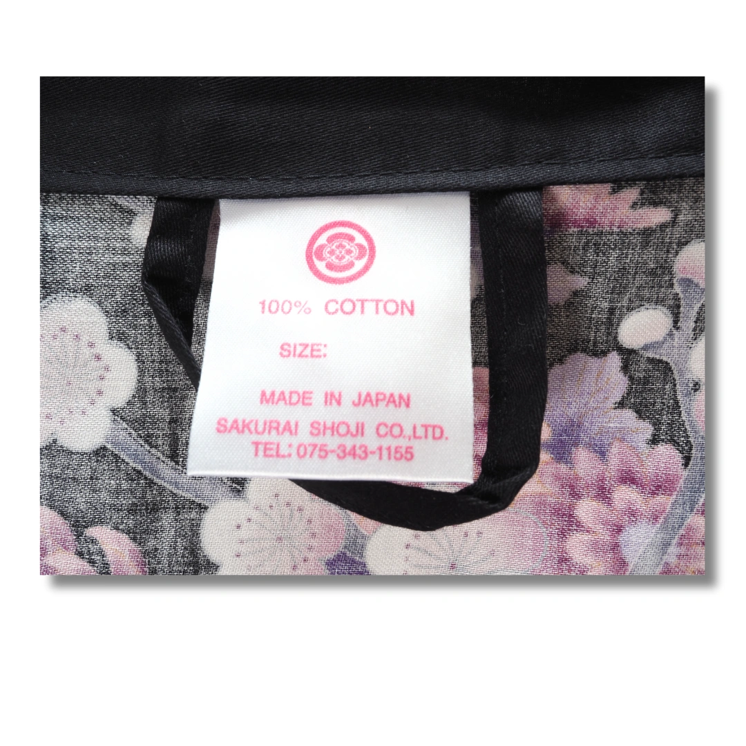Damen Yukata kurz schwarz mit lila Blumen Damen Yukata kurz schwarz mit lila Blumen