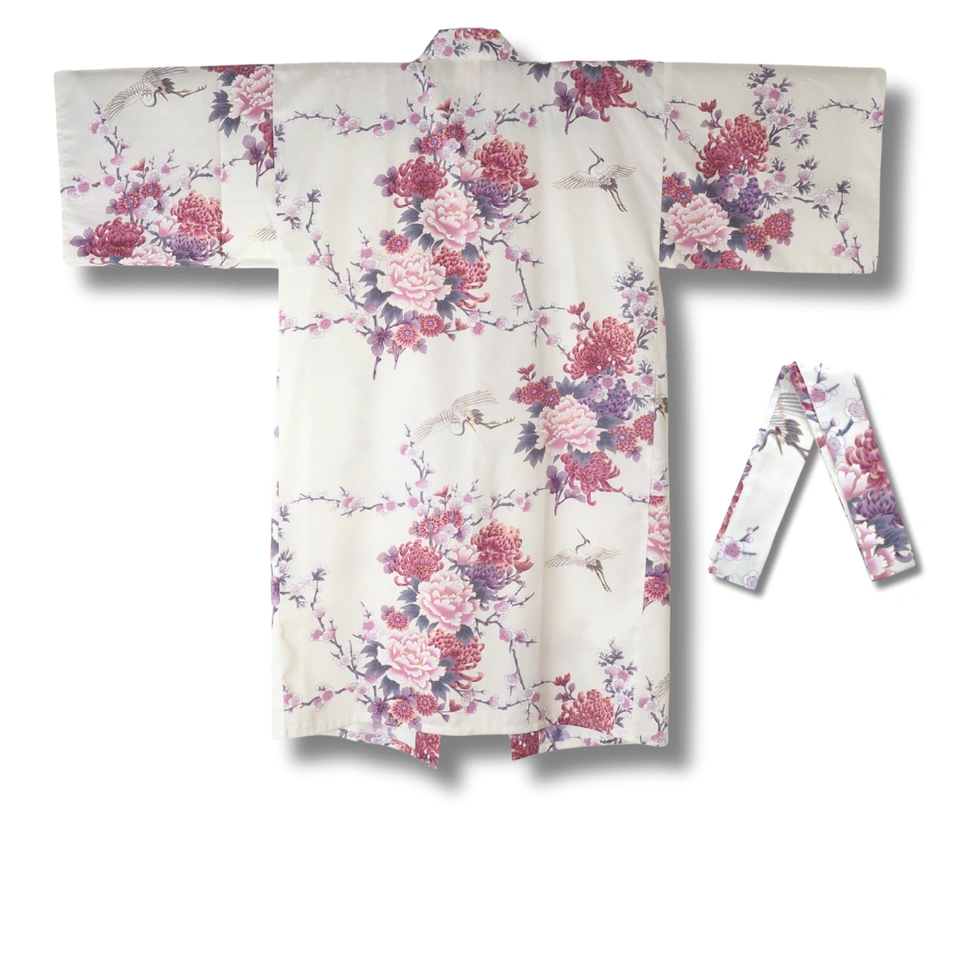 Kurzer Damen Yukata – Weiß mit lila Blüten