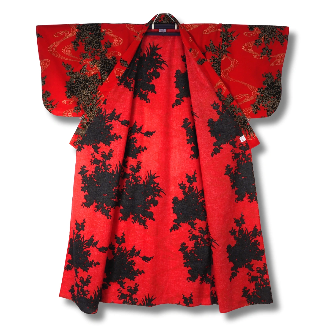 Damen Yukata rot mit schwarzen Blumen Damen Yukata rot mit schwarzen Blumen