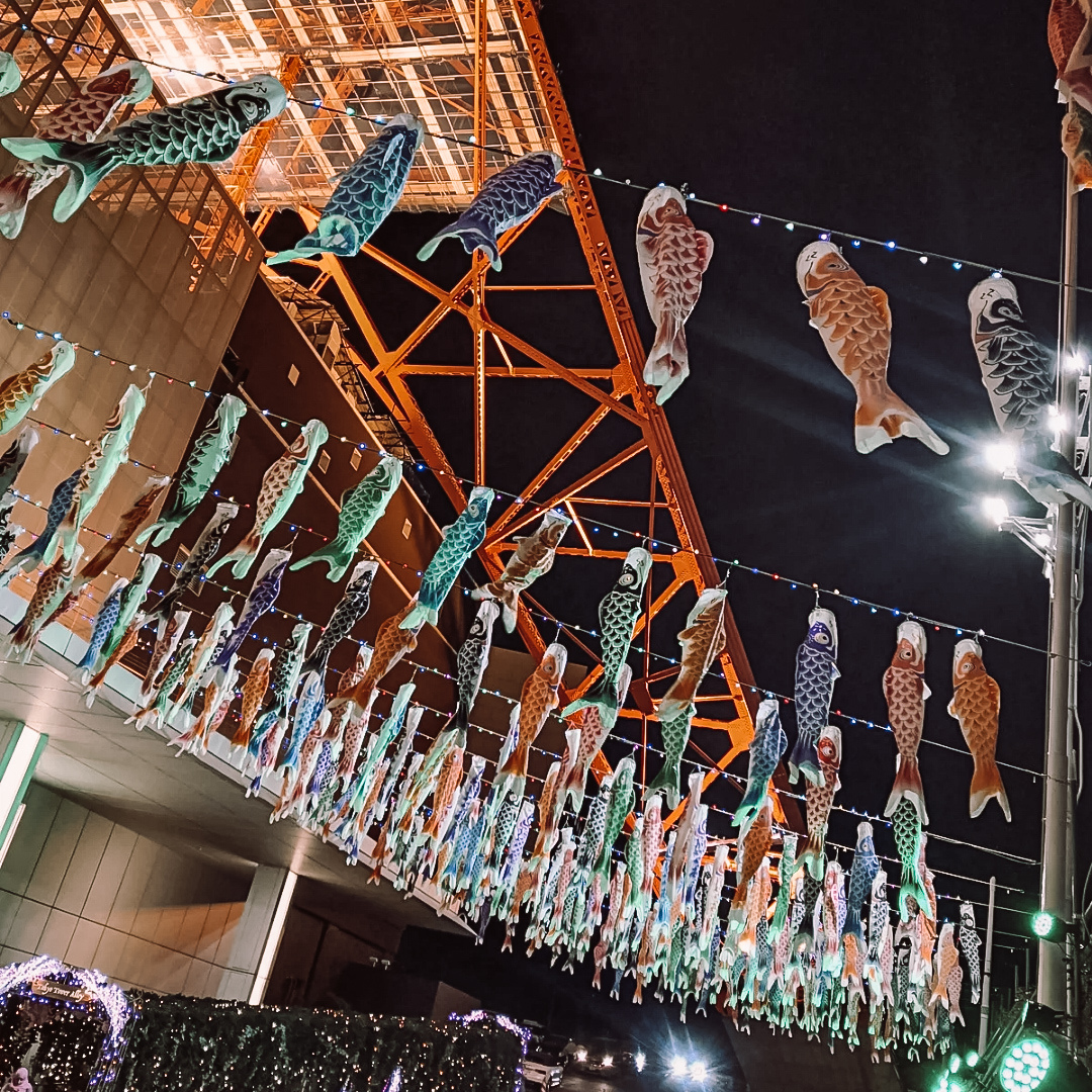 Koinobori am Tokyo Tower