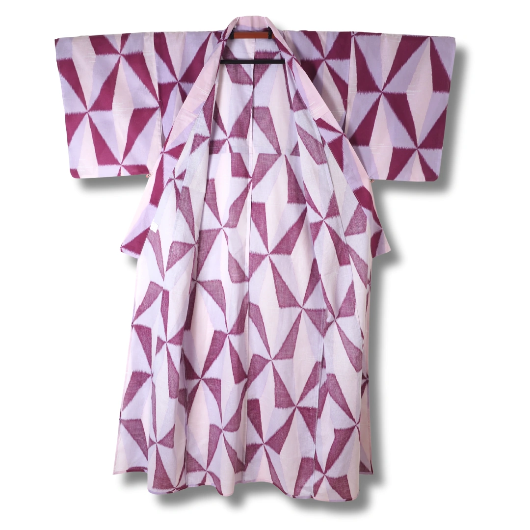 Damen Yukata mit lila Dreiecken Damen Yukata mit lila Dreiecken