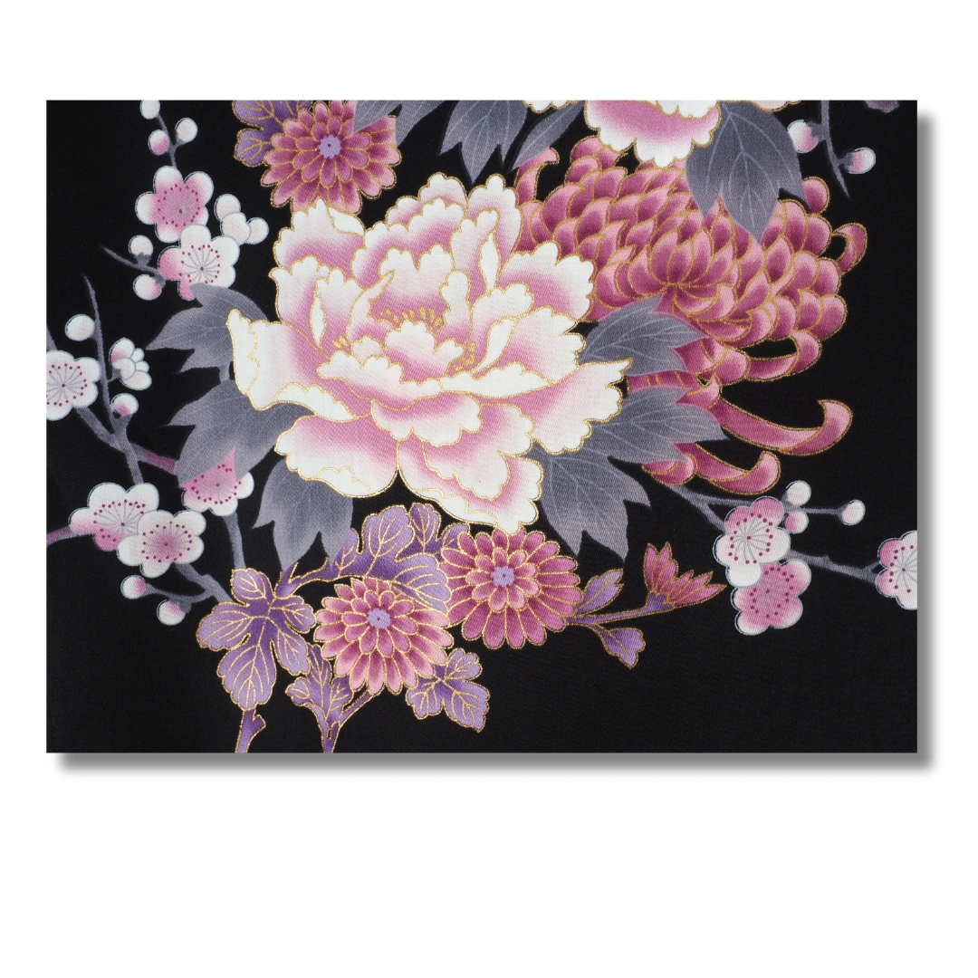 Damen Yukata kurz schwarz mit lila Blumen Damen Yukata kurz schwarz mit lila Blumen