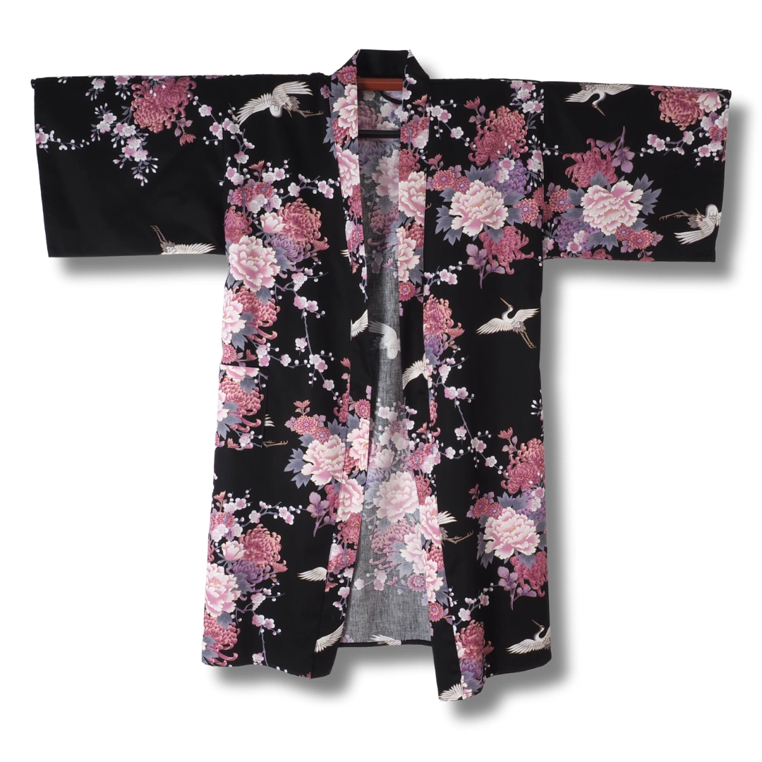Damen Yukata kurz schwarz mit lila Blumen Damen Yukata kurz schwarz mit lila Blumen