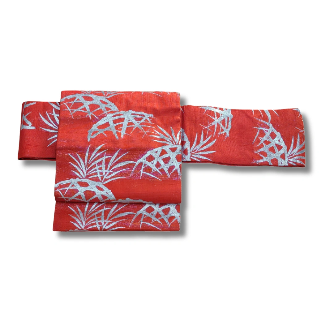 Vintage Nagoya Shitate Nagoya Obi Rot mit silbernem Bambusblatt-Muster