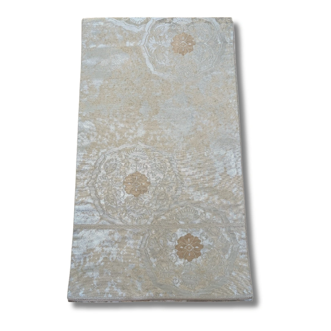 Vintage Fukuro Obi mit Kamon-Motiven in Goldbeige